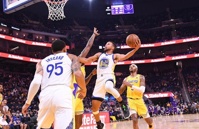 世界杯官方客户端-连续3场三分20+ 勇士强大火力弥补内线防守不足