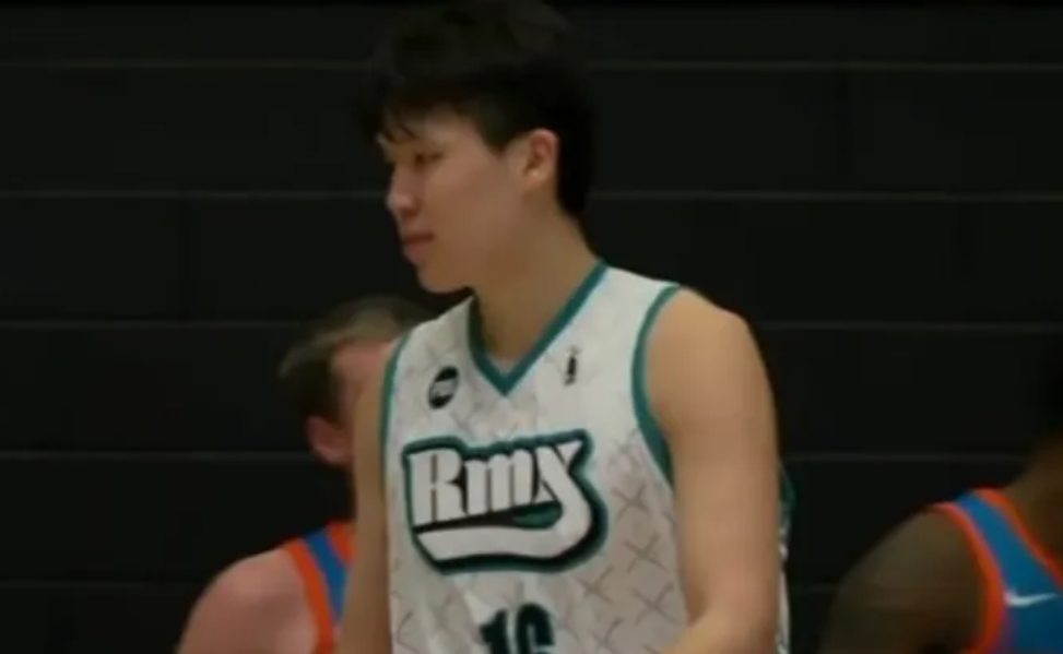 世界杯直播软件官方下载页-半场就拿两双！杨瀚森轻松虐菜，开拓者培养成果明显