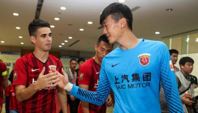 世界杯官方客户端-“司令双核”力保海港赢德比 队员：老将作用很重要！